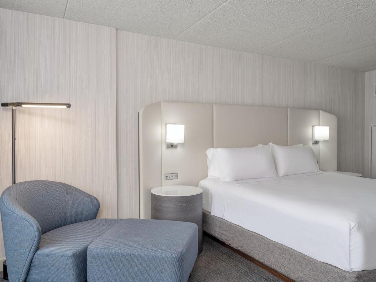 Crowne Plaza Indianapolis-Airport By Ihg Hotel Exterior photo