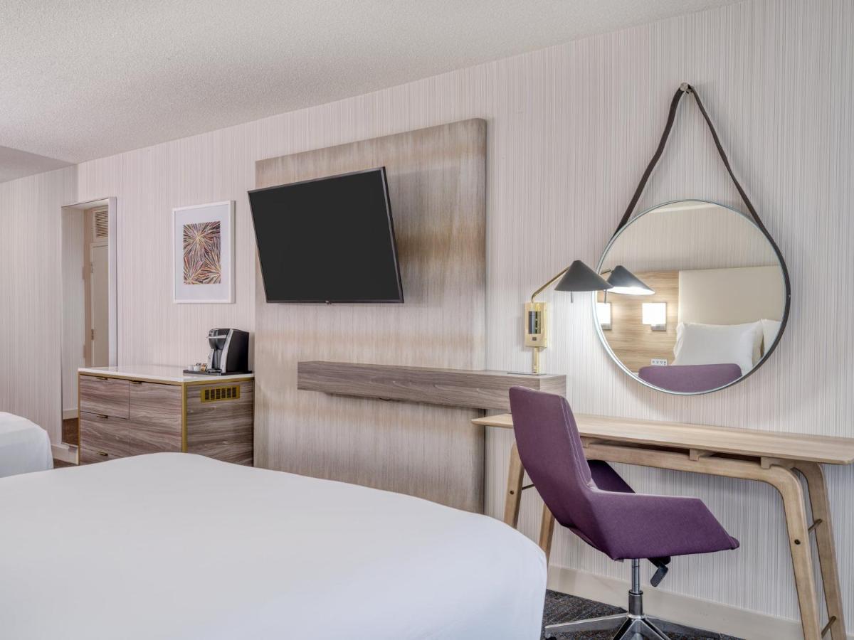 Crowne Plaza Indianapolis-Airport By Ihg Hotel Exterior photo