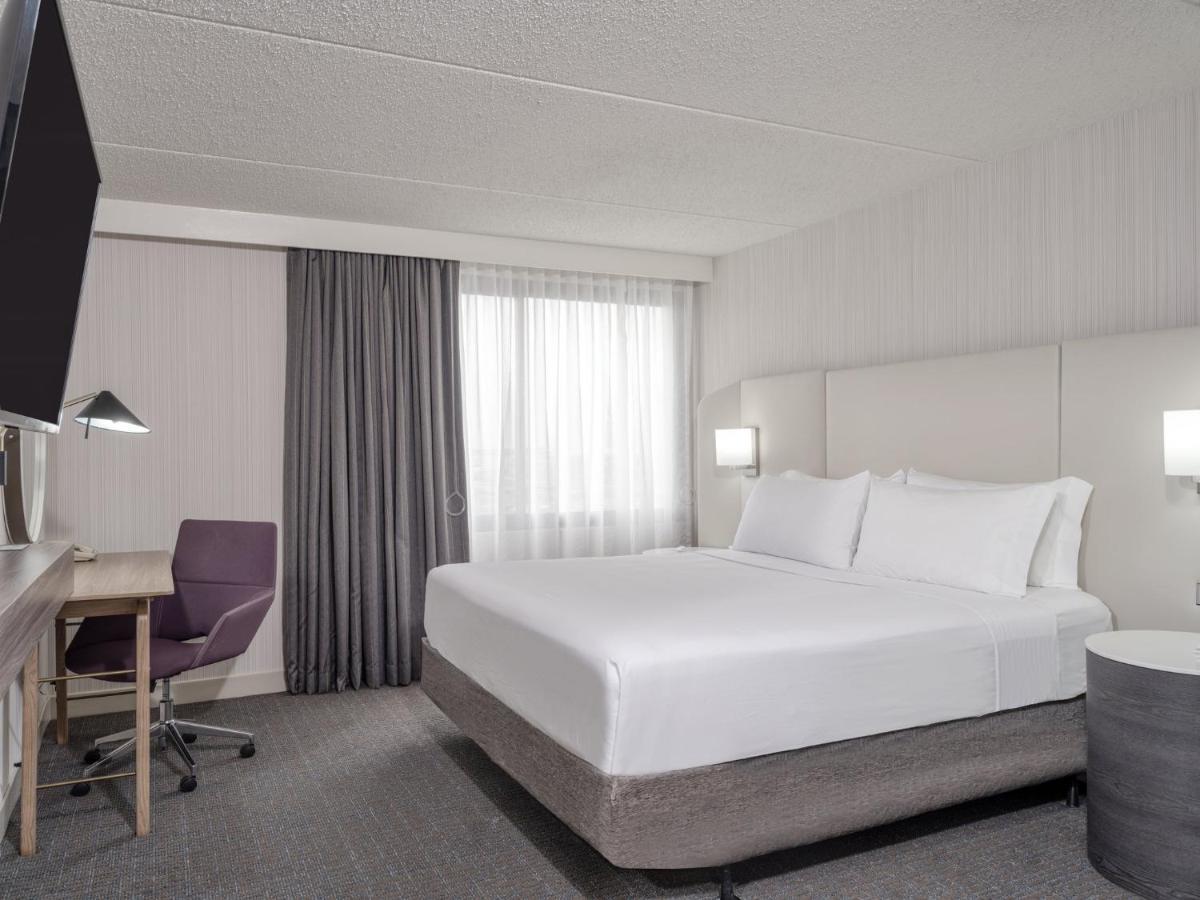 Crowne Plaza Indianapolis-Airport By Ihg Hotel Exterior photo