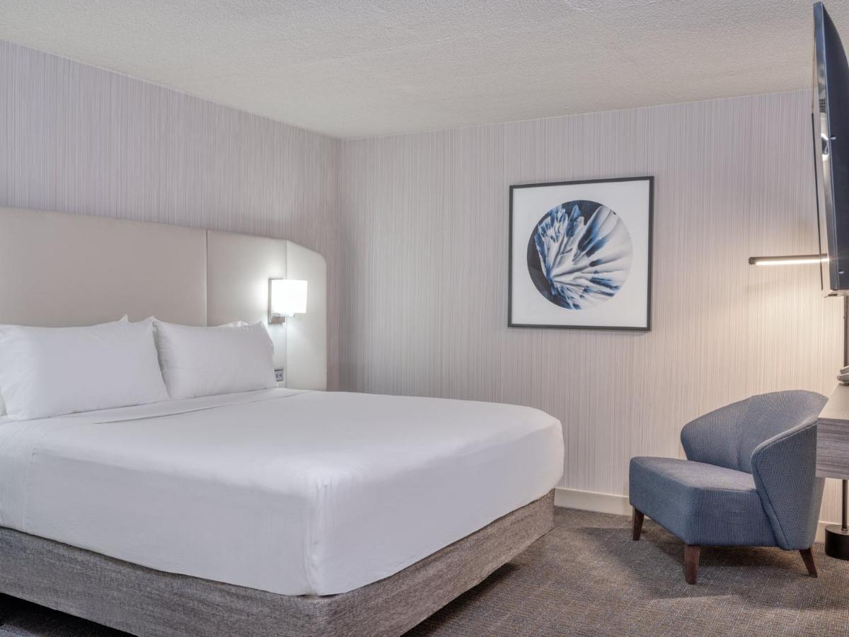 Crowne Plaza Indianapolis-Airport By Ihg Hotel Exterior photo
