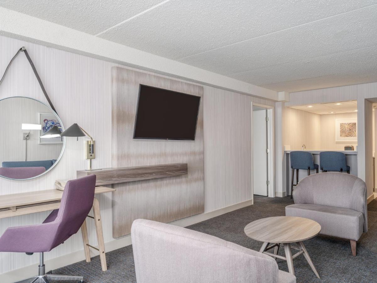 Crowne Plaza Indianapolis-Airport By Ihg Hotel Exterior photo