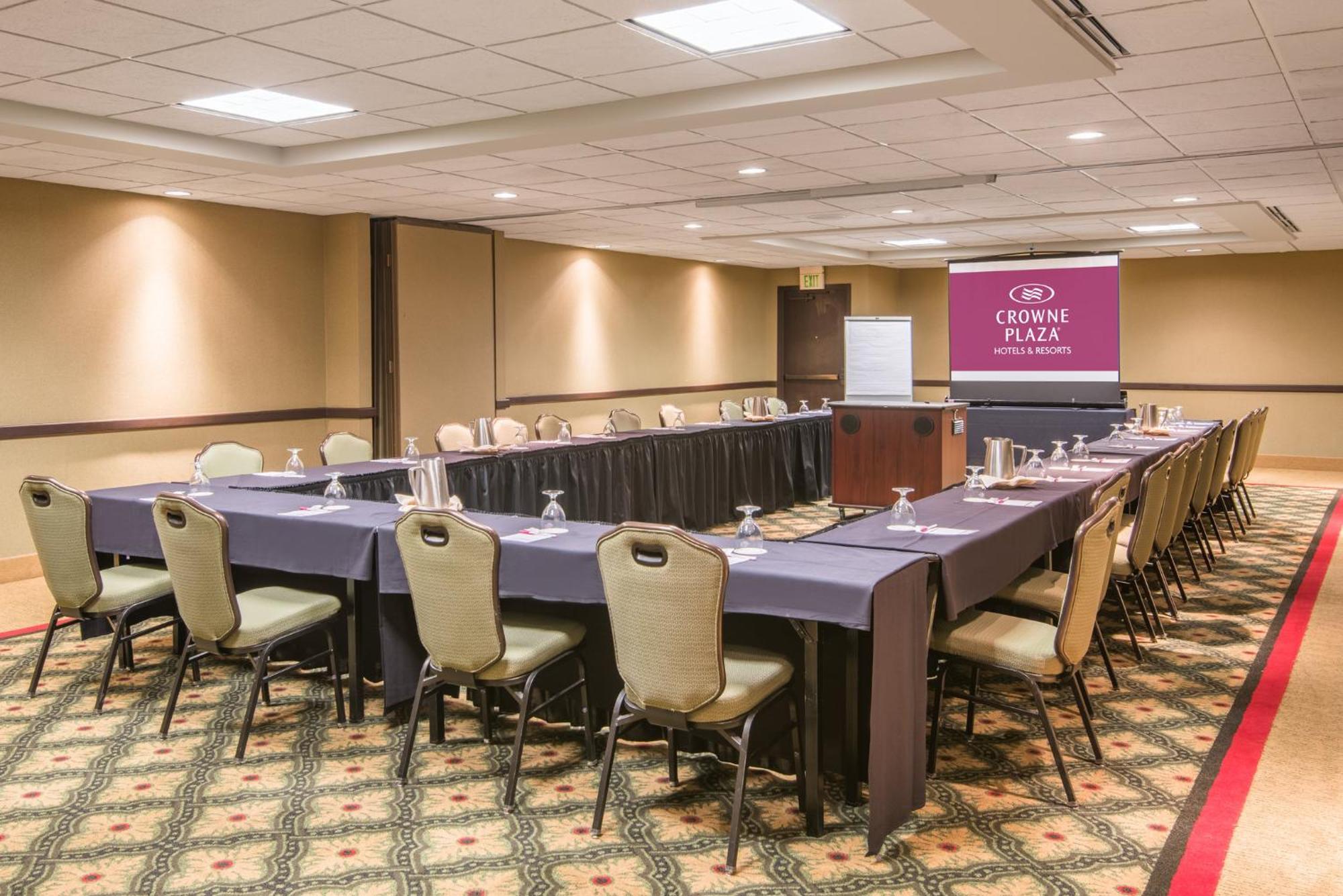 Crowne Plaza Indianapolis-Airport By Ihg Hotel Exterior photo