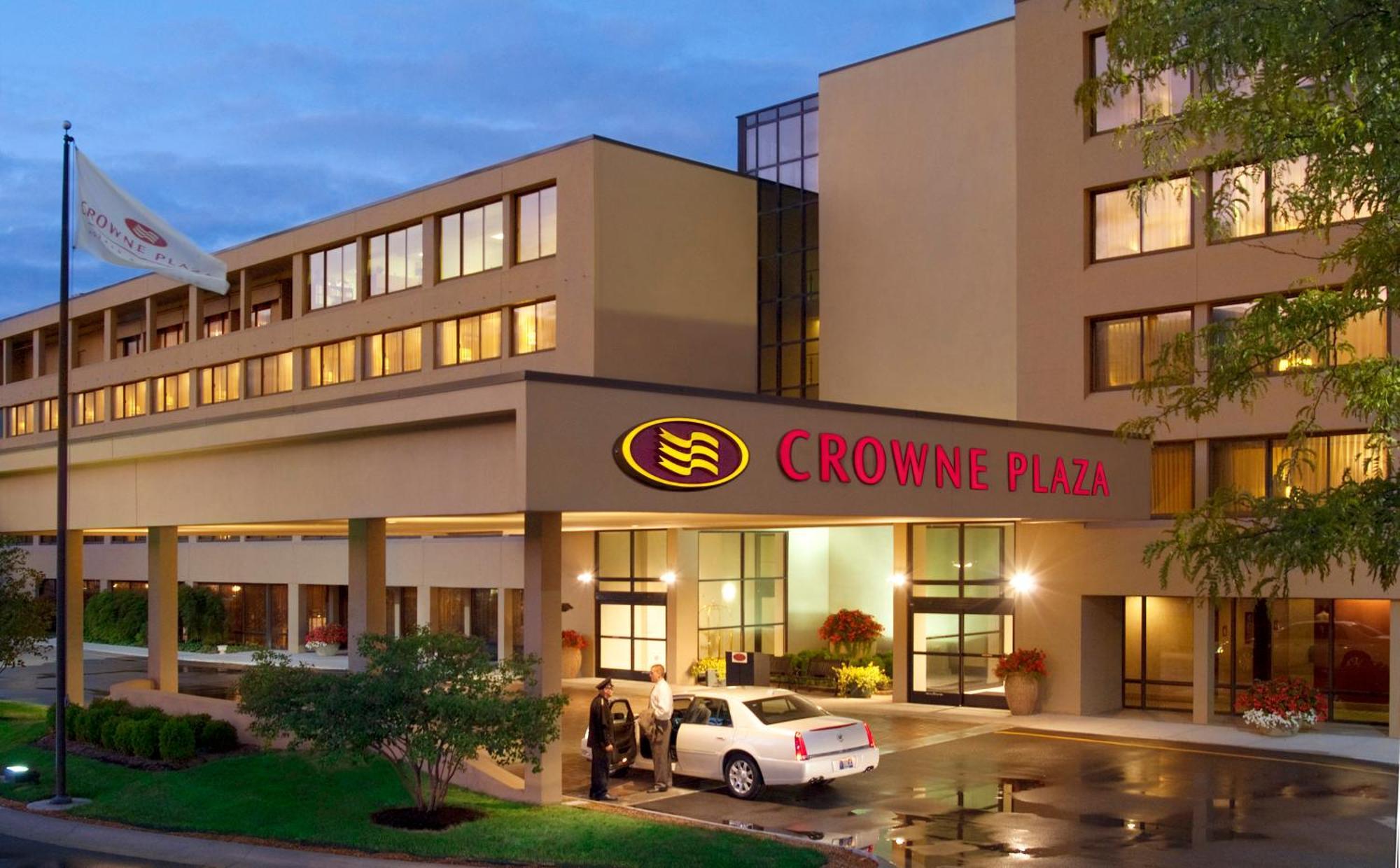 Crowne Plaza Indianapolis-Airport By Ihg Hotel Exterior photo