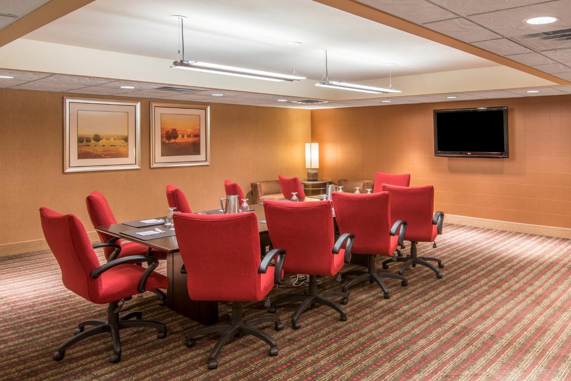 Crowne Plaza Indianapolis-Airport By Ihg Hotel Exterior photo