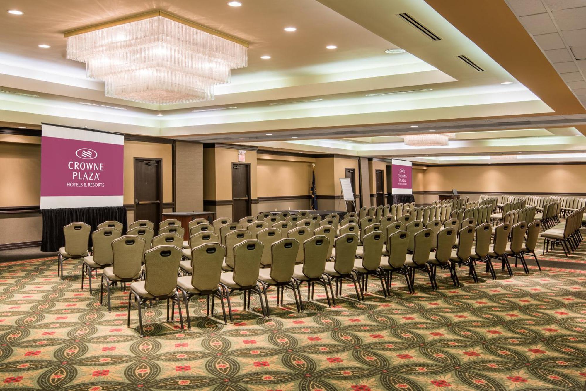 Crowne Plaza Indianapolis-Airport By Ihg Hotel Exterior photo