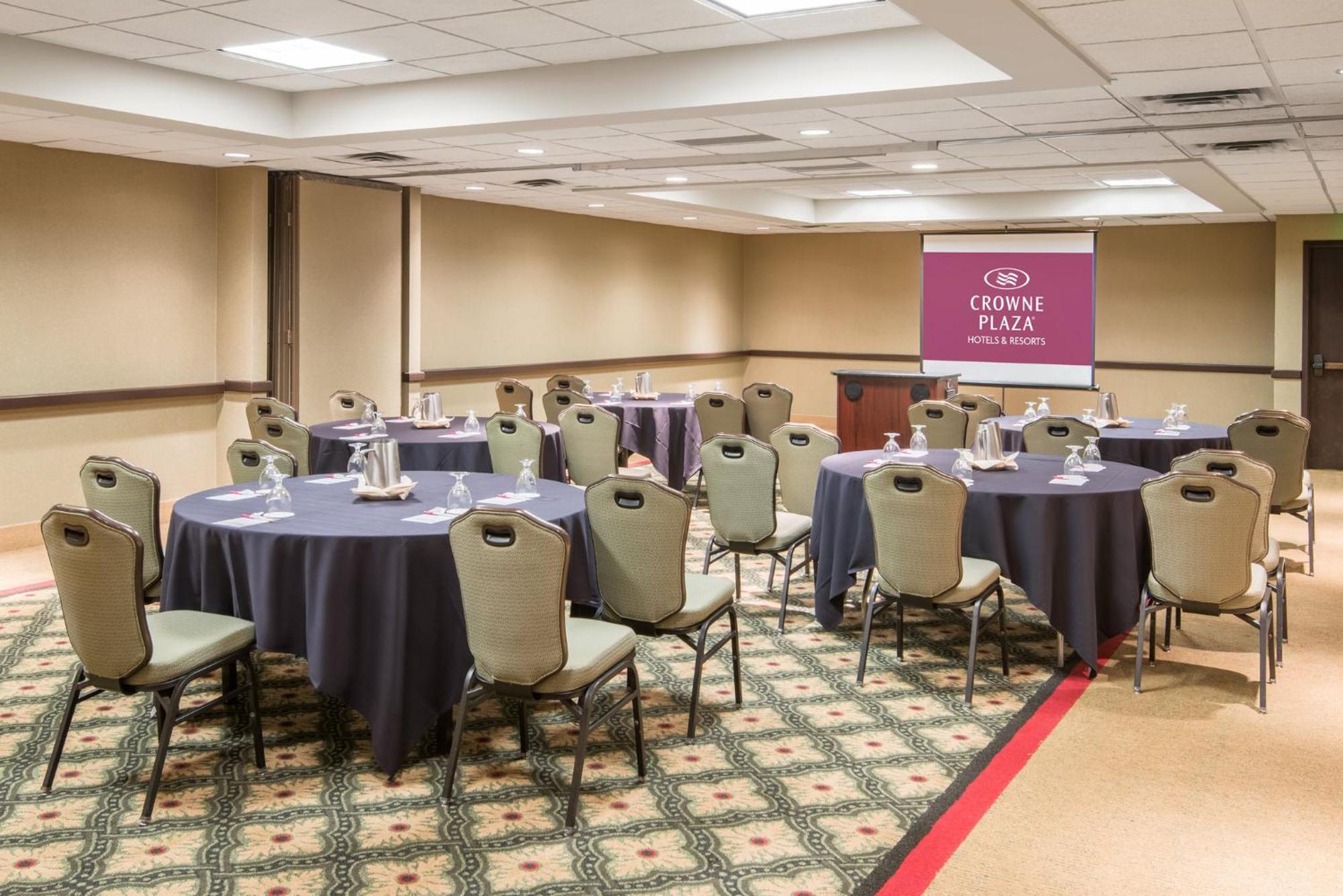 Crowne Plaza Indianapolis-Airport By Ihg Hotel Exterior photo